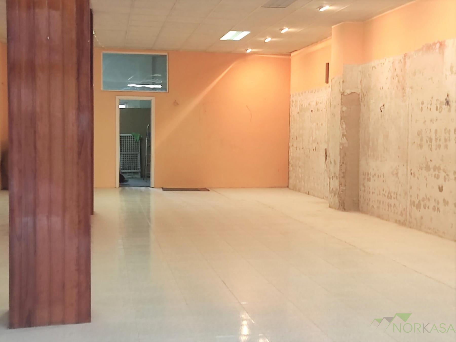 For rent of commercial in Oviedo