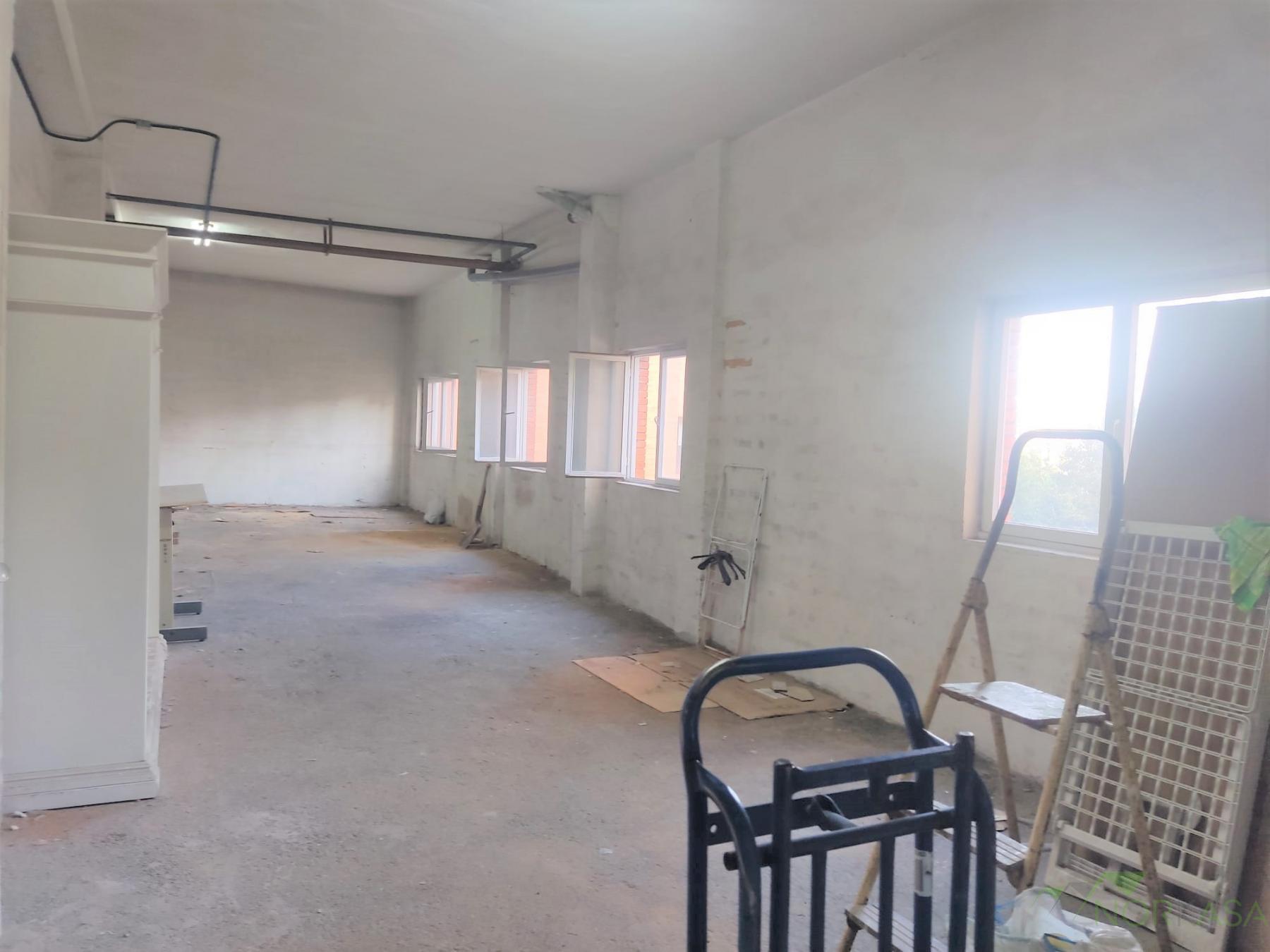 For rent of commercial in Oviedo