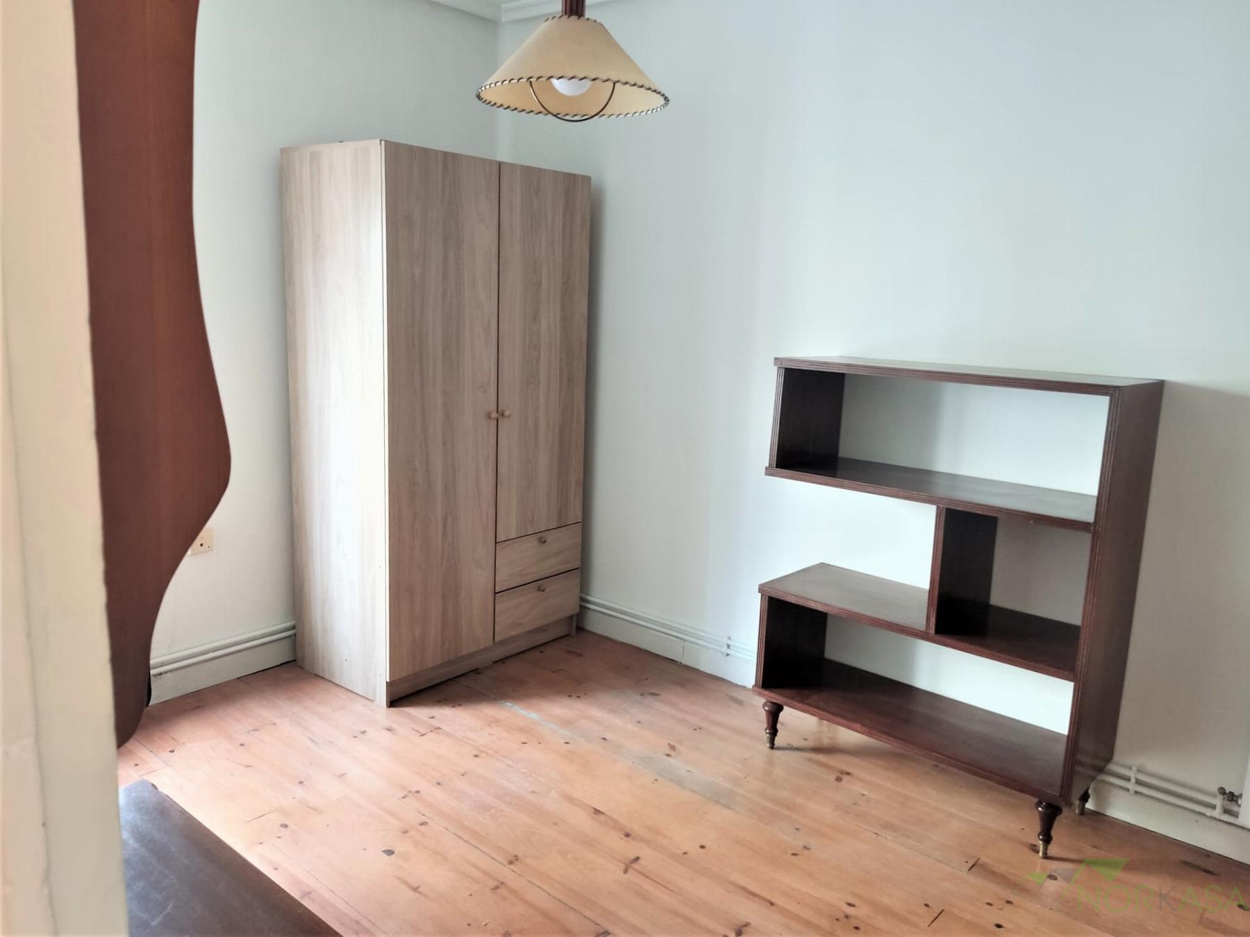 For rent of flat in Oviedo