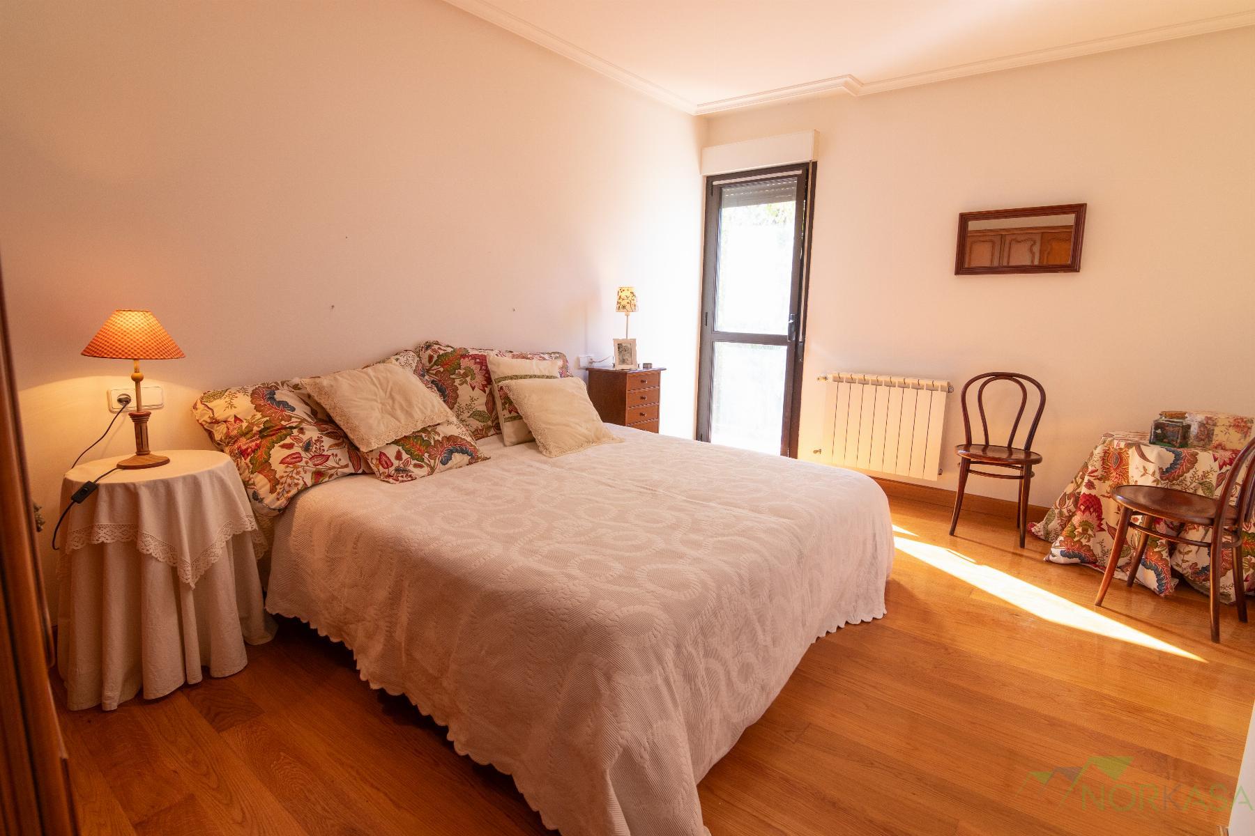 For sale of chalet in Llanera