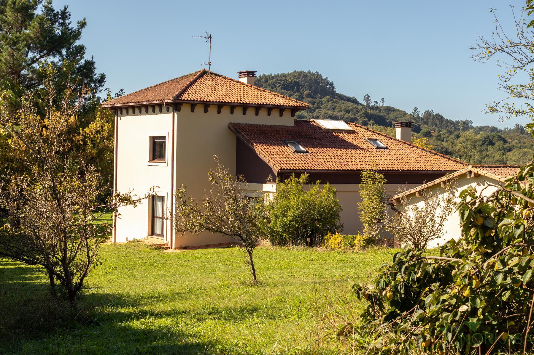 For sale of chalet in Llanera