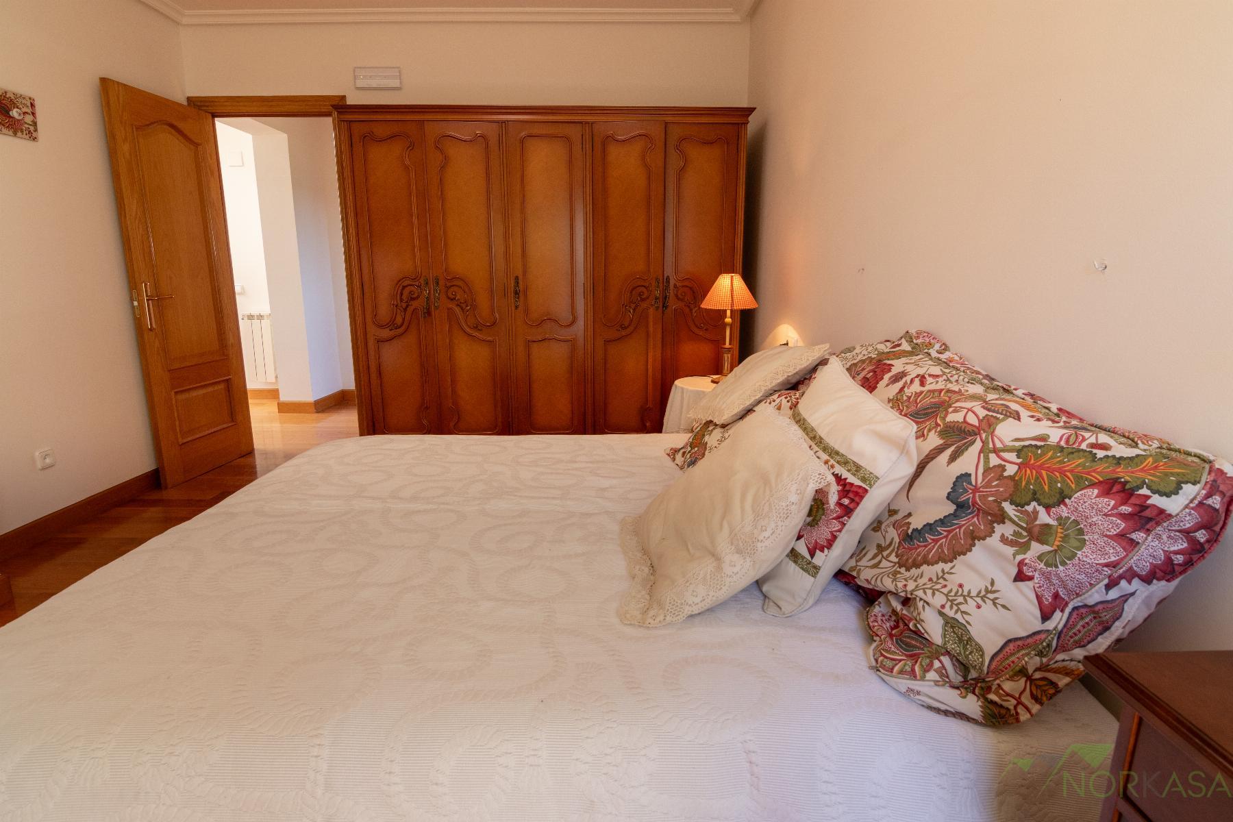 For sale of chalet in Llanera