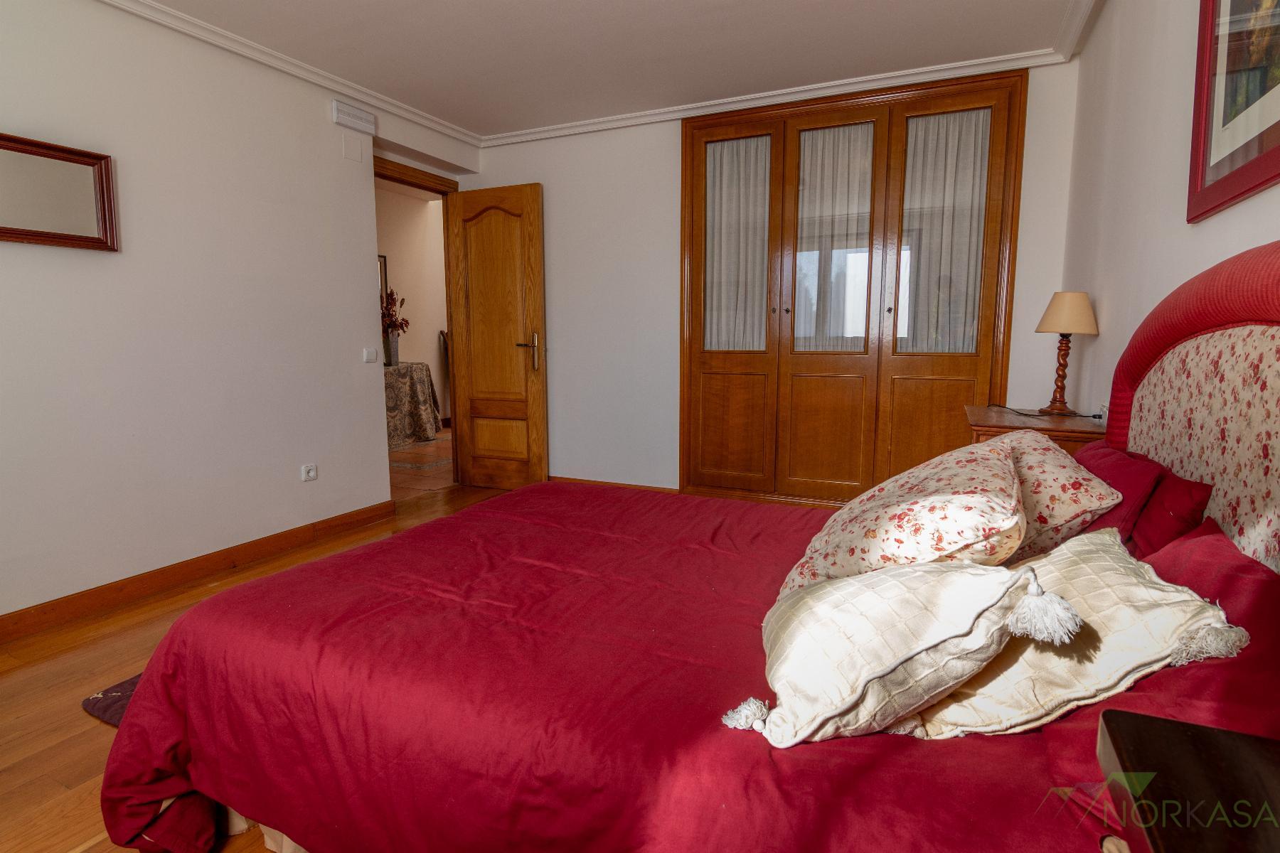 For sale of chalet in Llanera