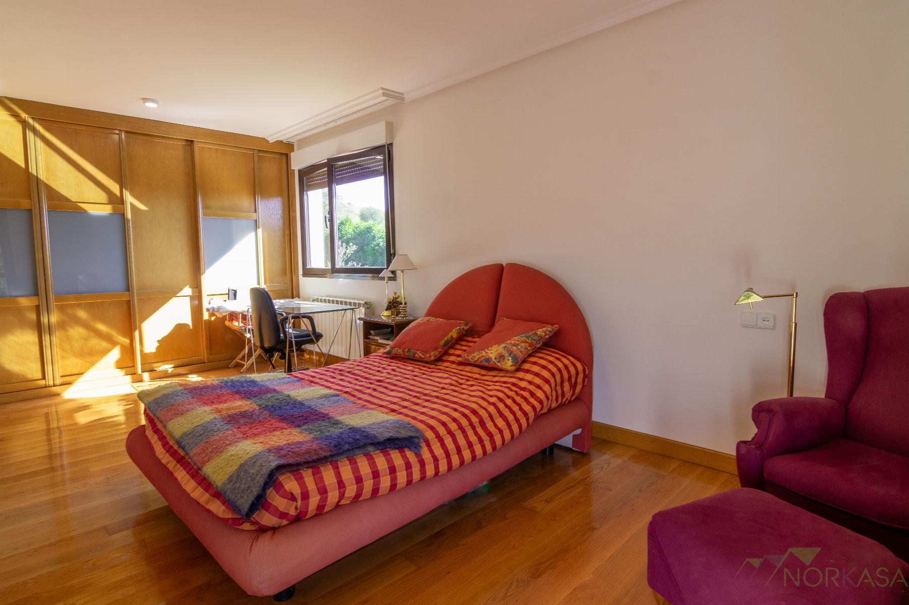 For sale of chalet in Llanera
