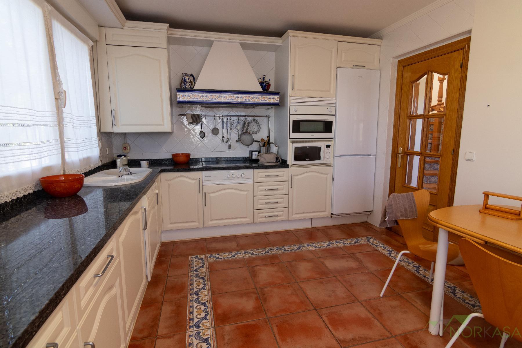 For sale of chalet in Llanera