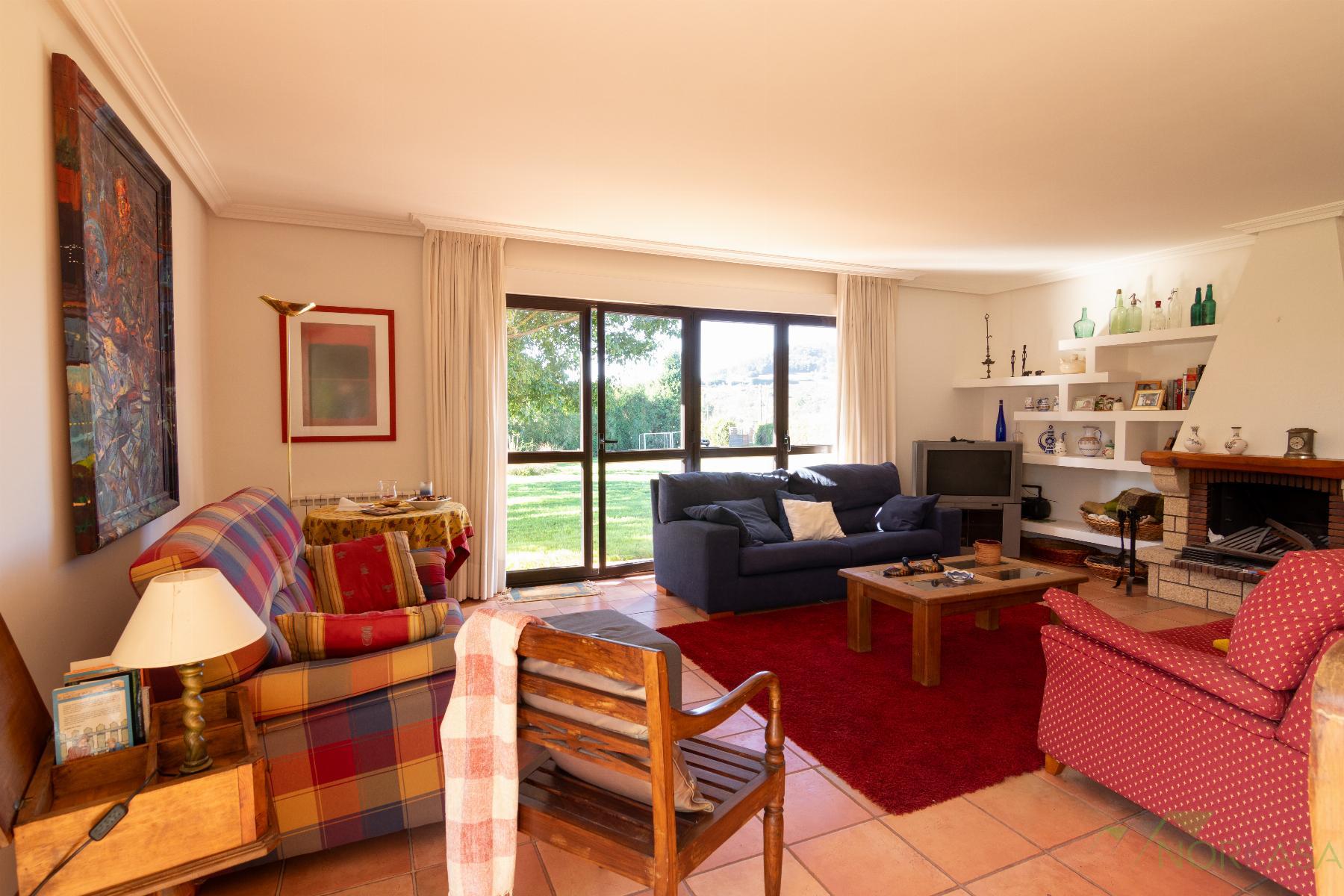 For sale of chalet in Llanera