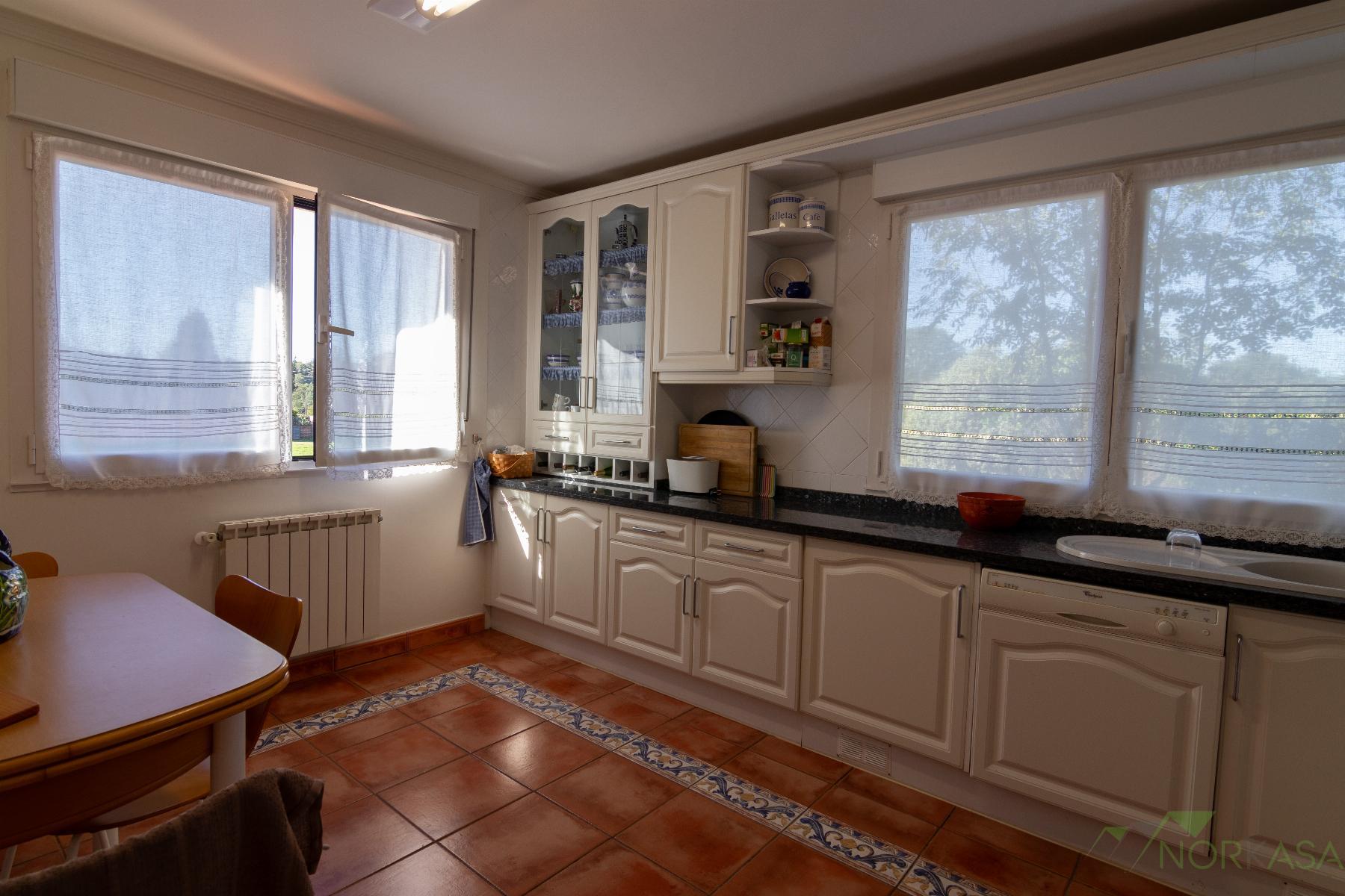 For sale of chalet in Llanera