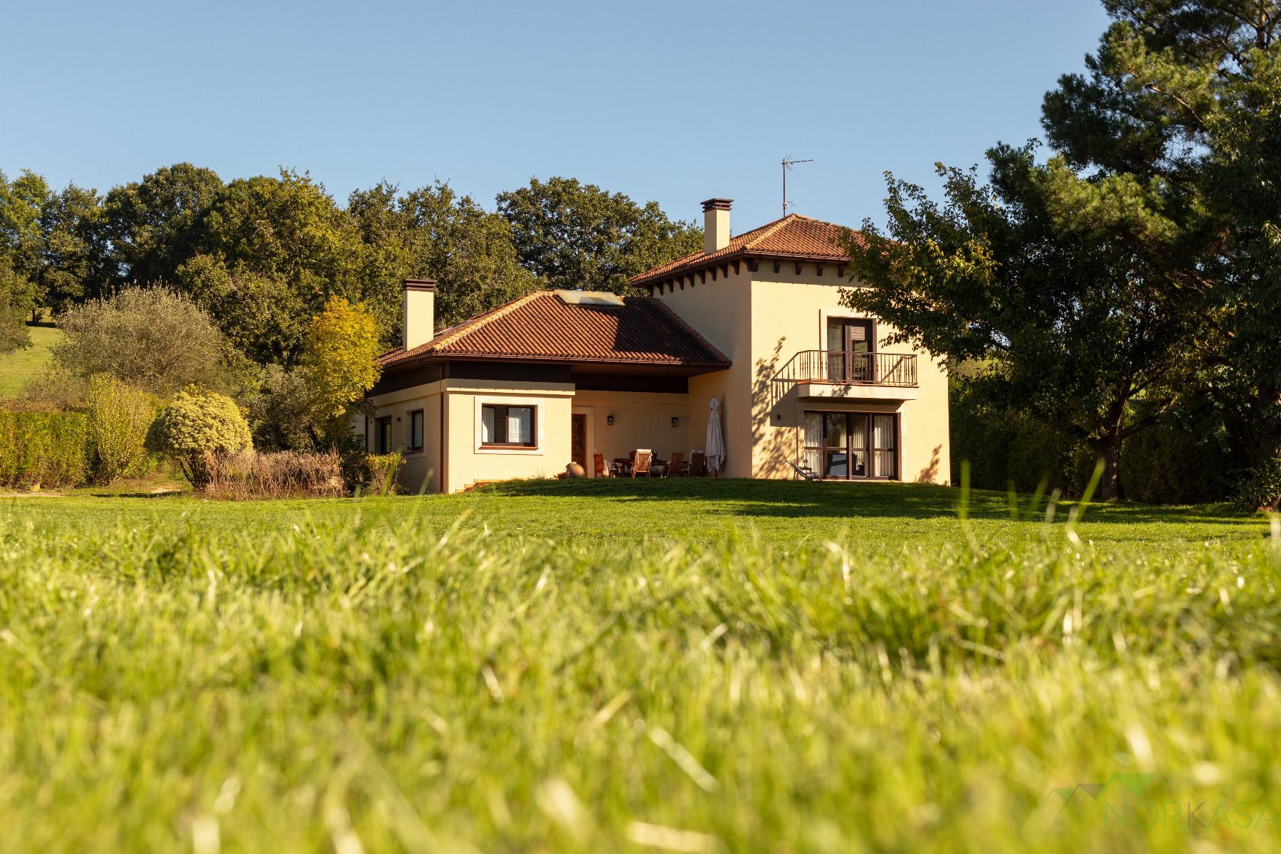 For sale of chalet in Llanera