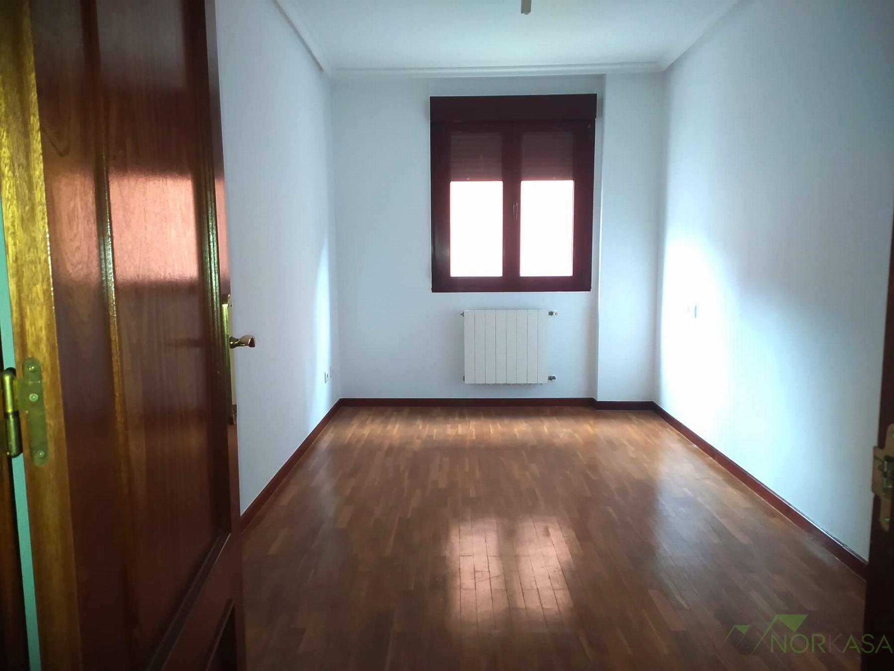 Venta de piso en Lena