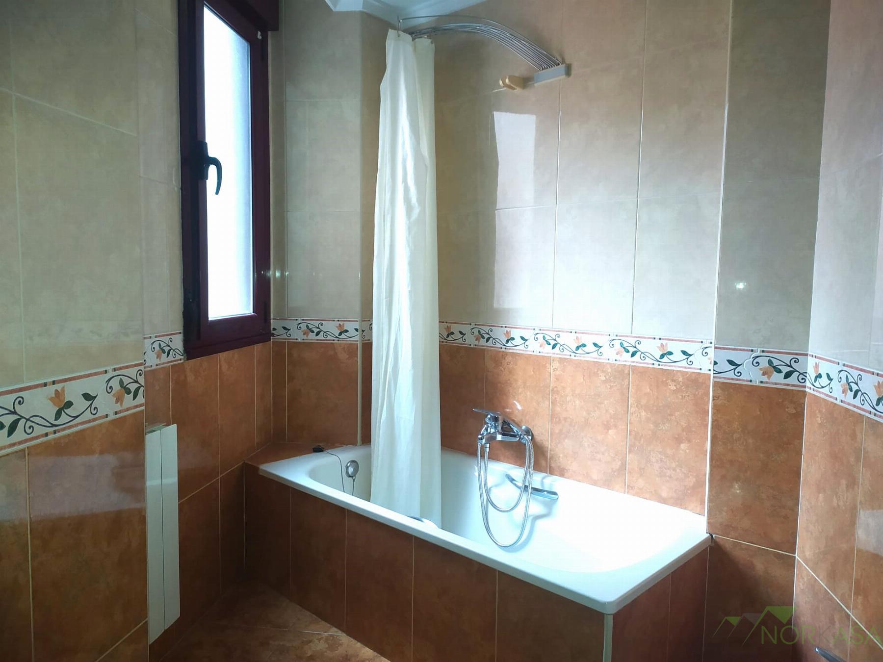 Venta de piso en Lena