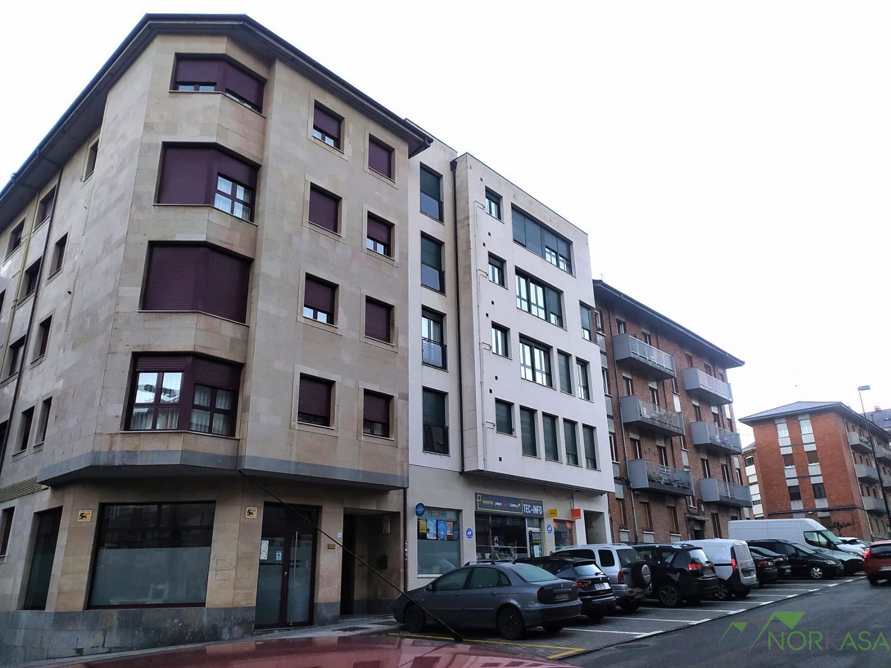 Venta de piso en Lena