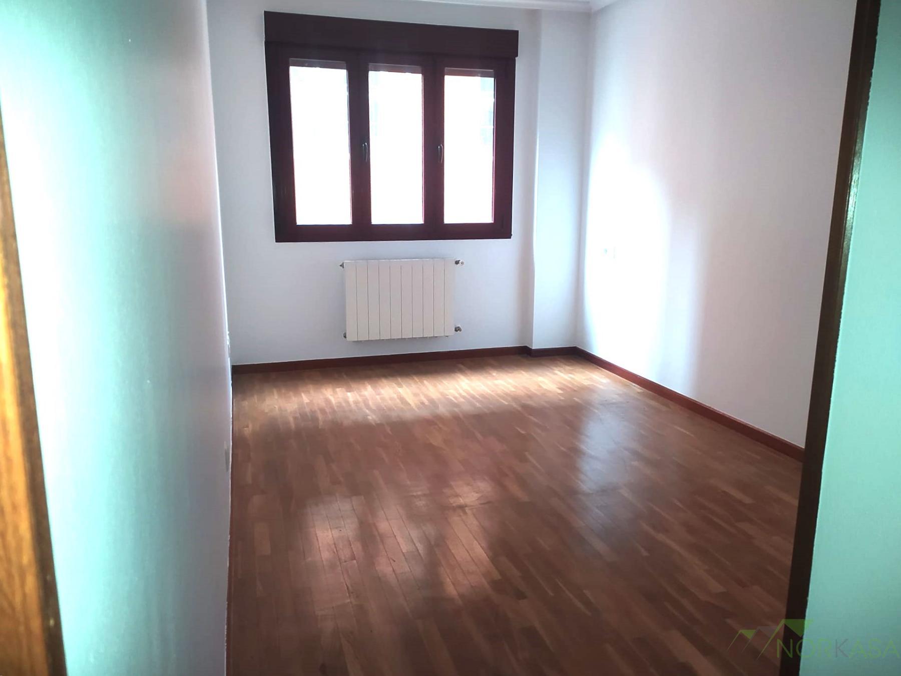 Venta de piso en Lena