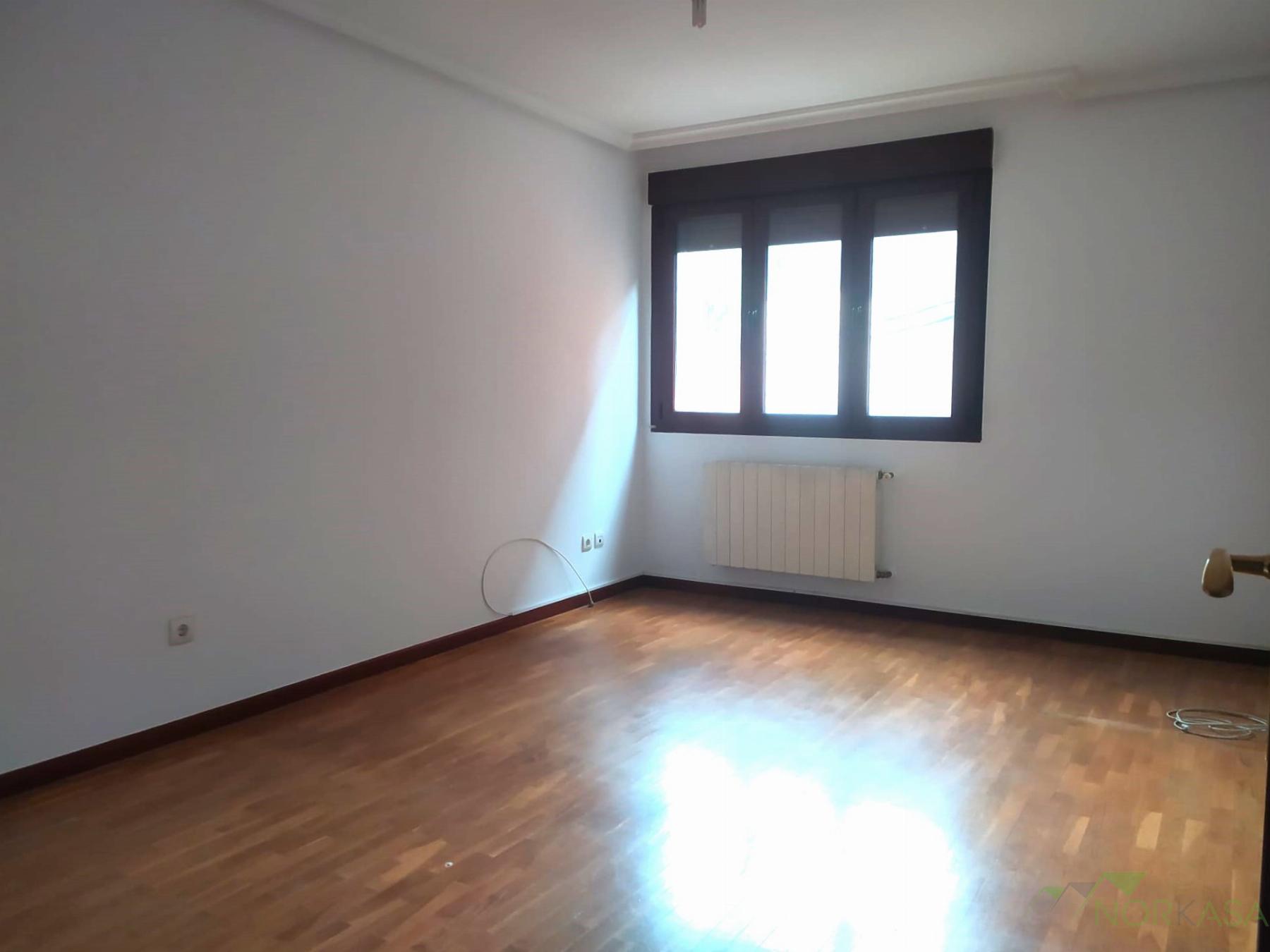Venta de piso en Lena