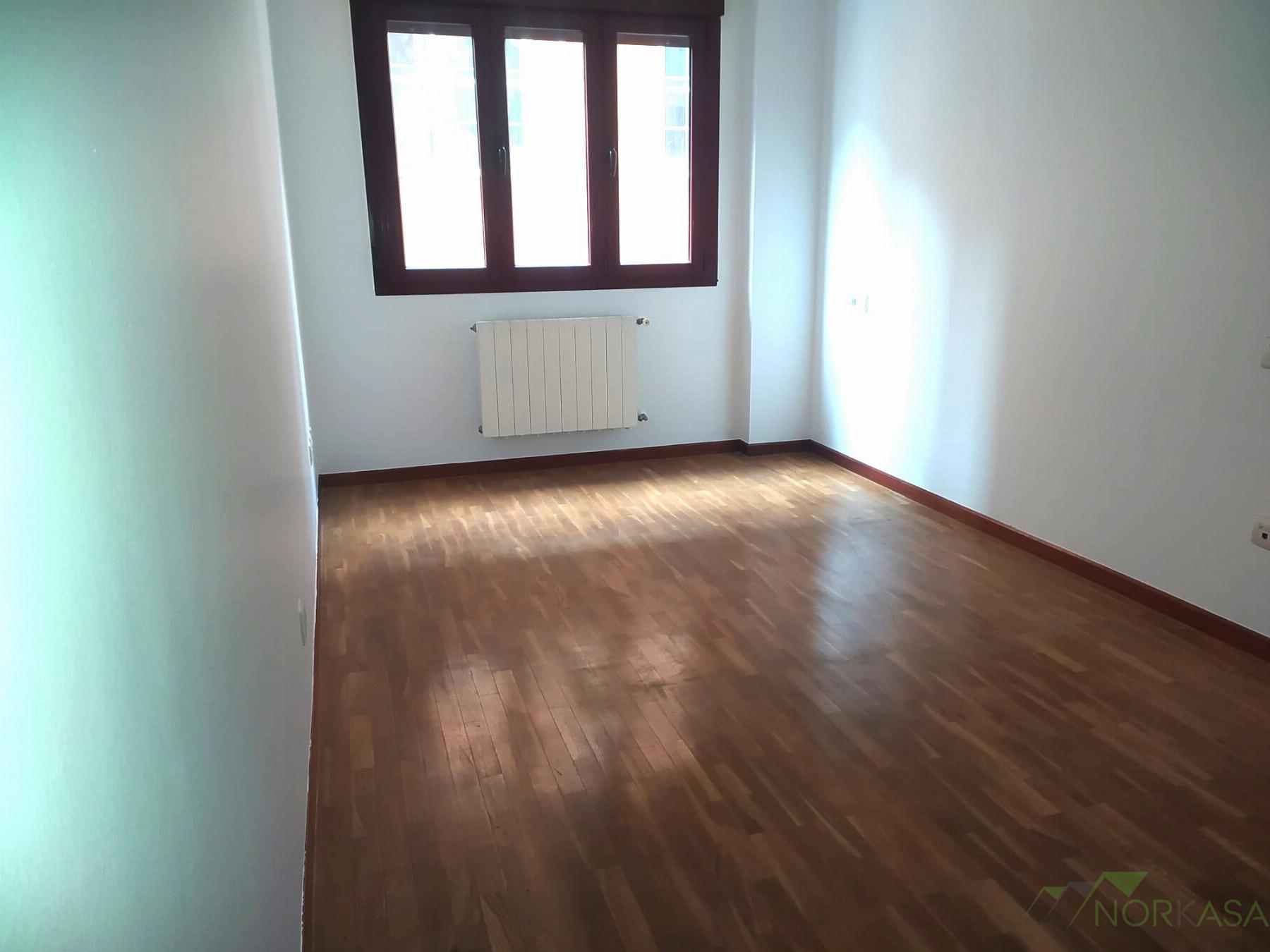 Venta de piso en Lena