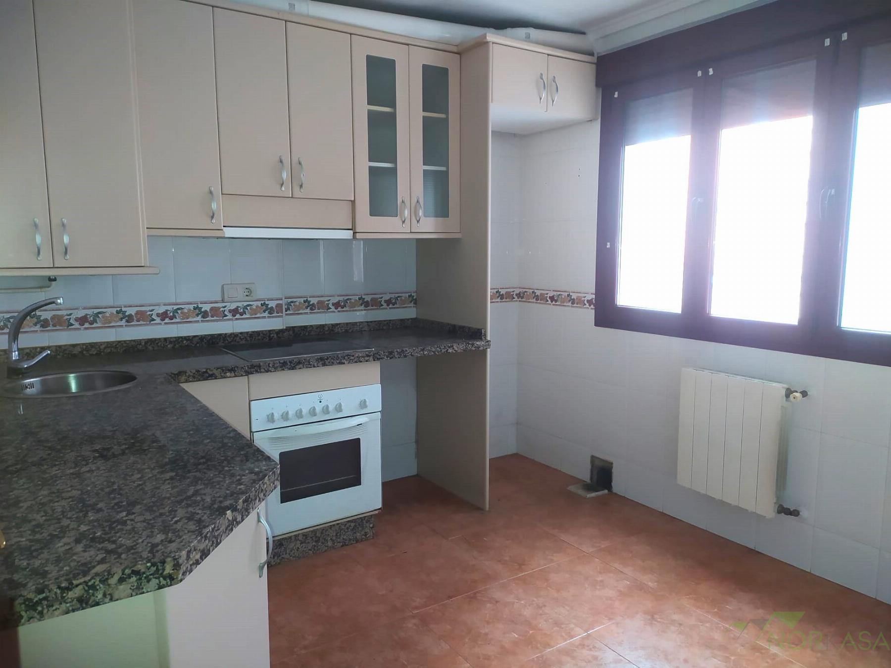Venta de piso en Lena