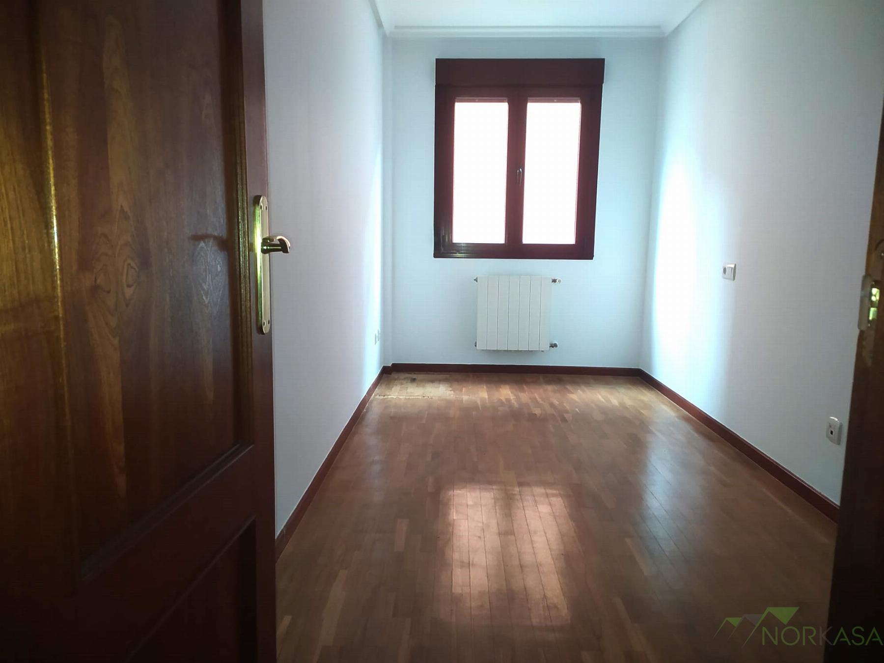 Venta de piso en Lena