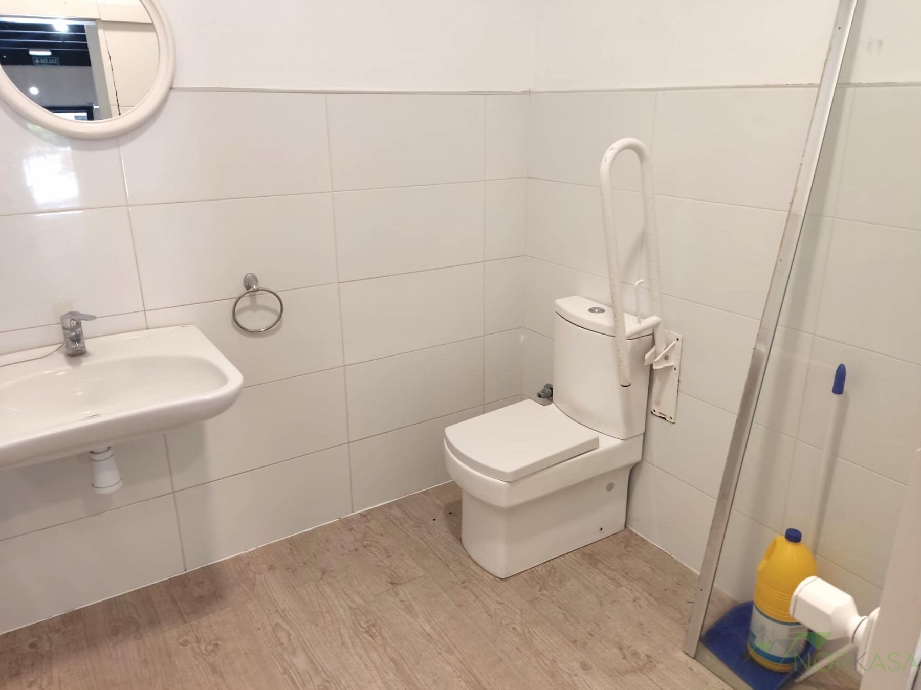 For rent of commercial in Oviedo