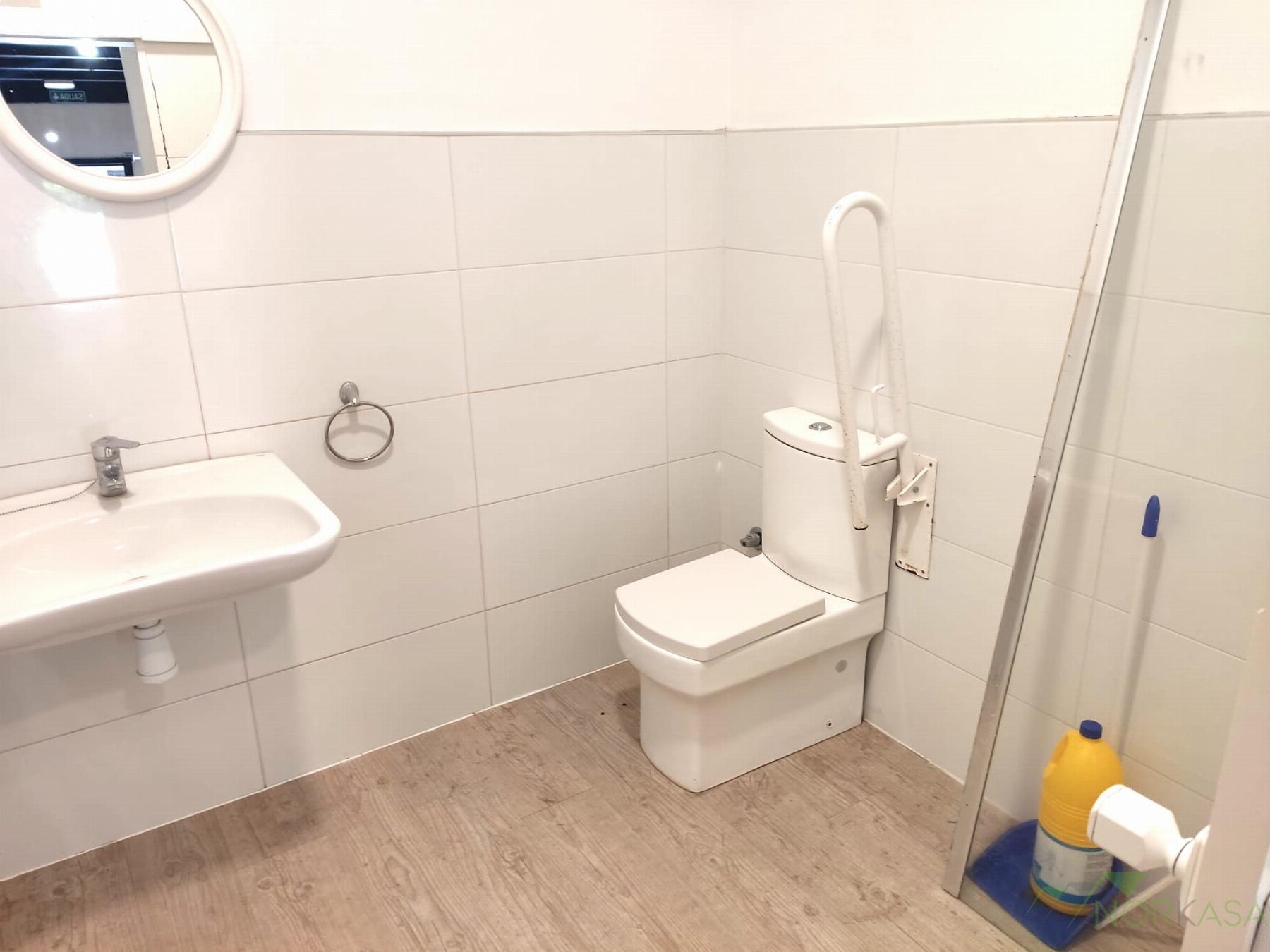 For rent of commercial in Oviedo