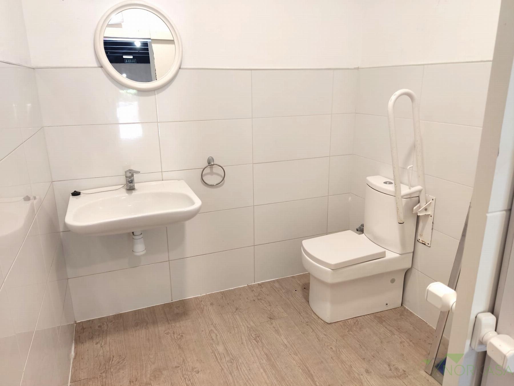 For rent of commercial in Oviedo