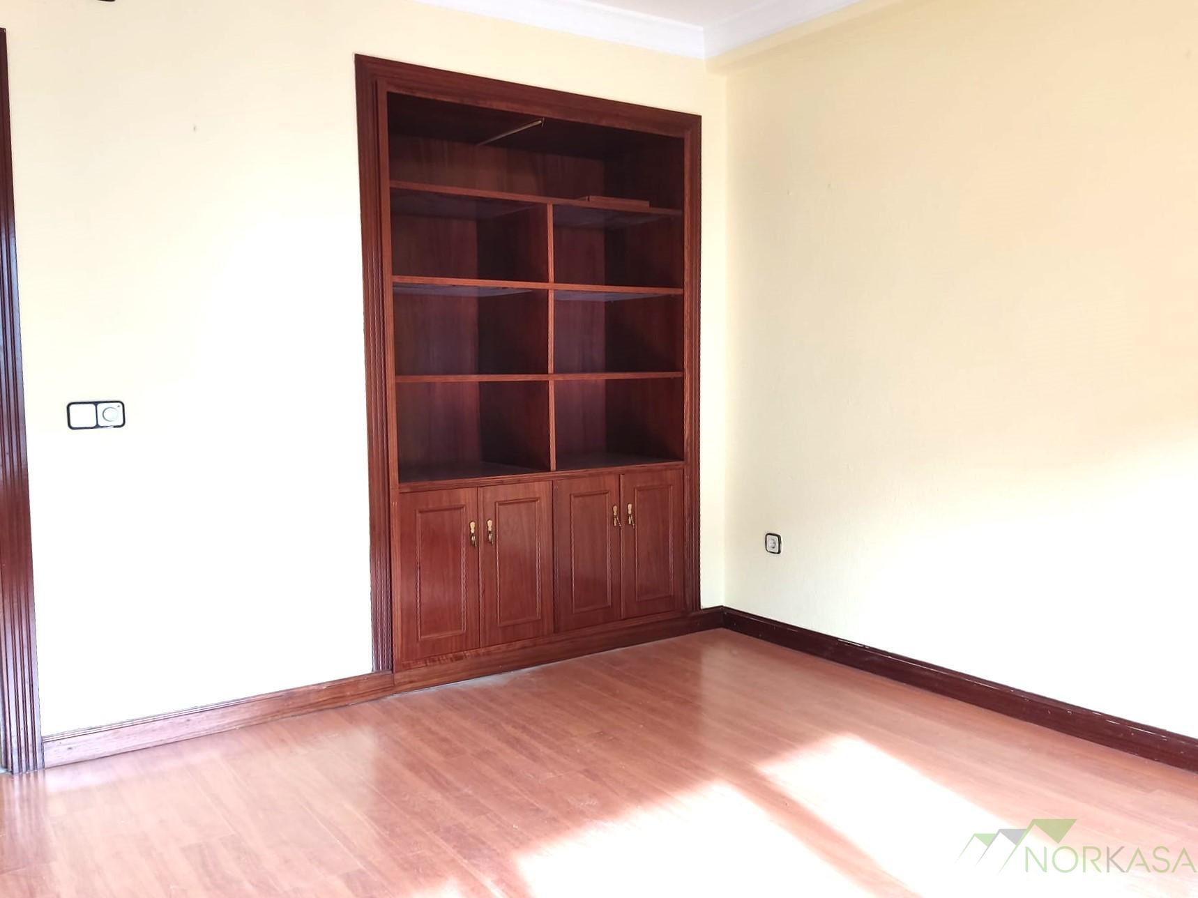 For sale of flat in Oviedo
