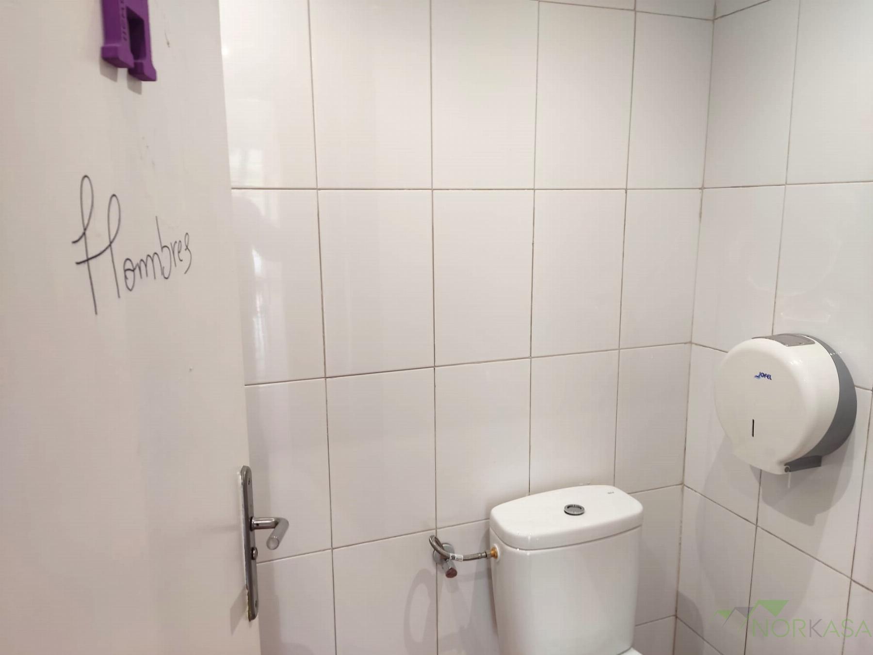 For sale of commercial in Oviedo