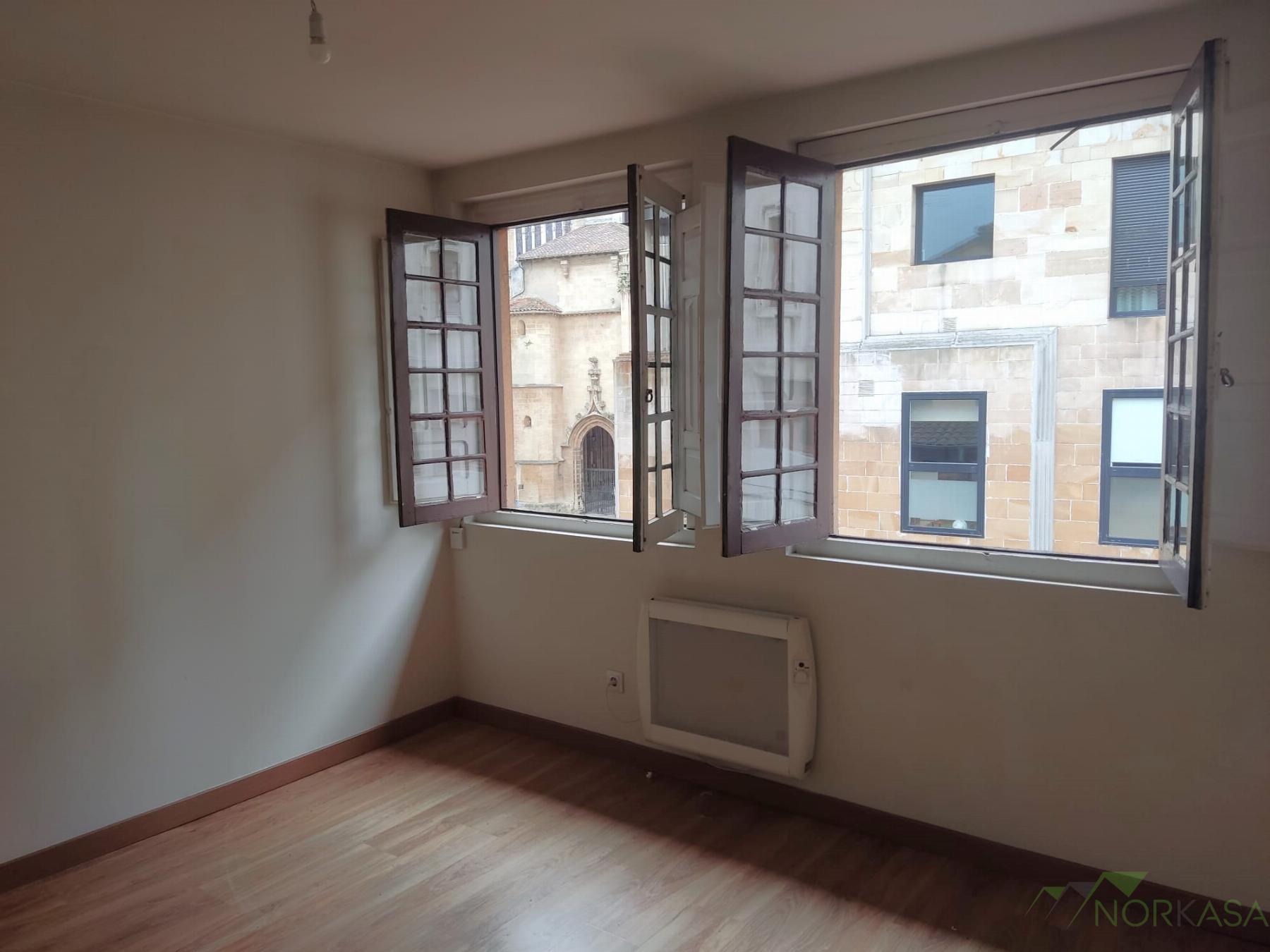 For rent of flat in Oviedo