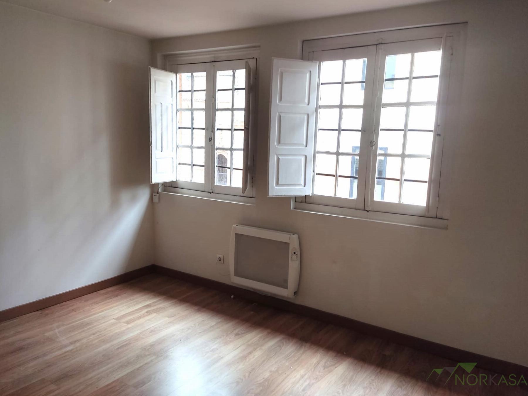 For rent of flat in Oviedo