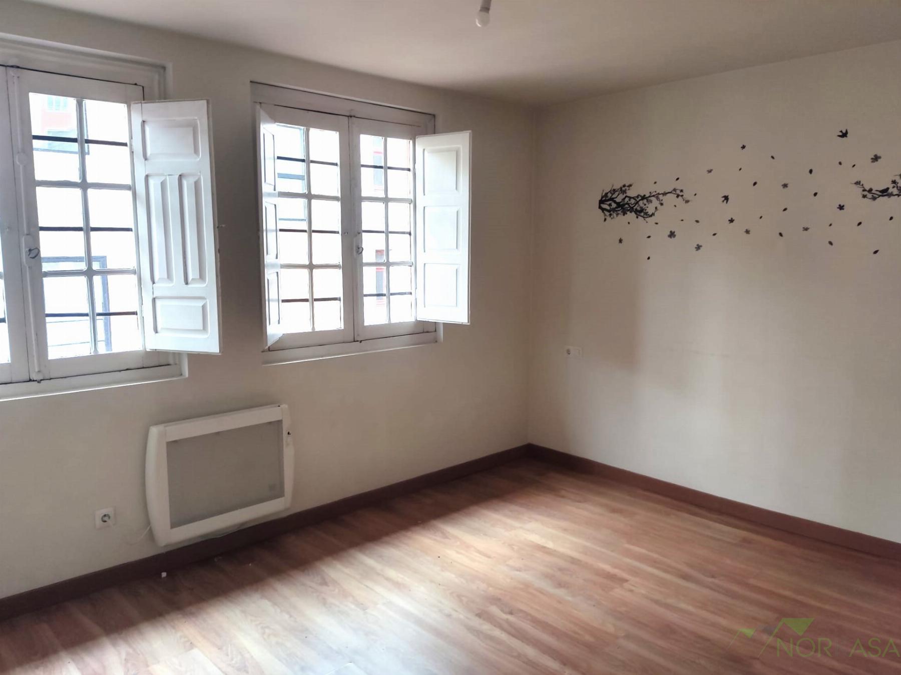 For rent of flat in Oviedo