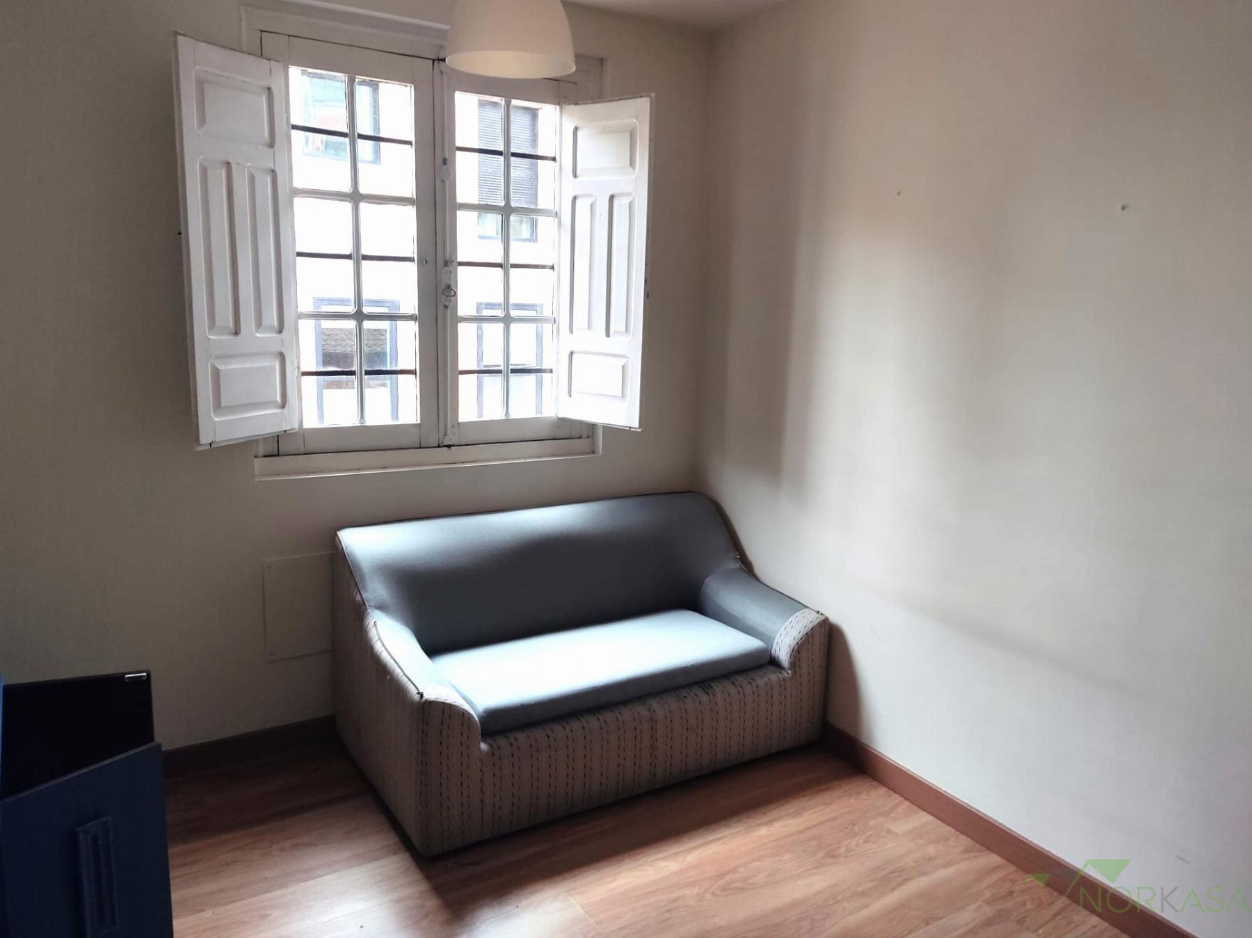 For rent of flat in Oviedo