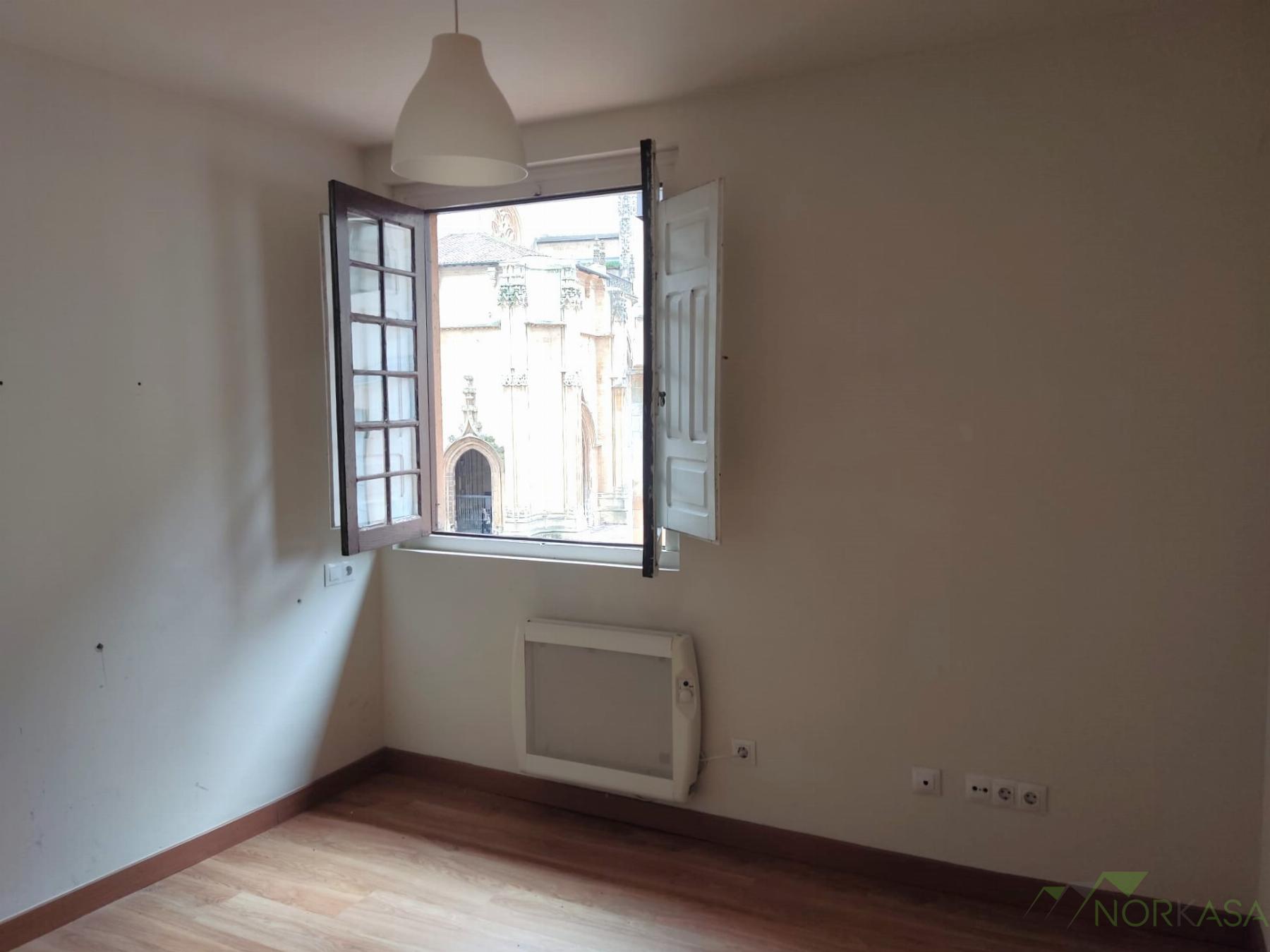 For rent of flat in Oviedo