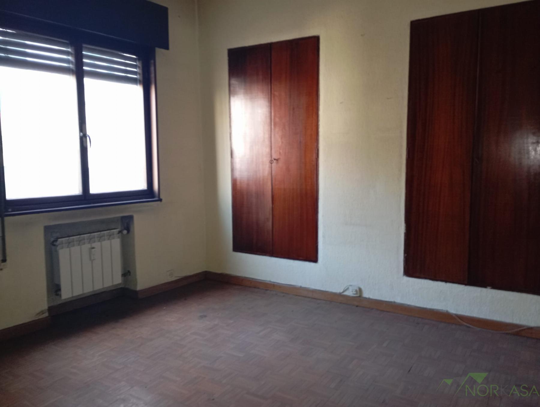 For sale of flat in Langreo