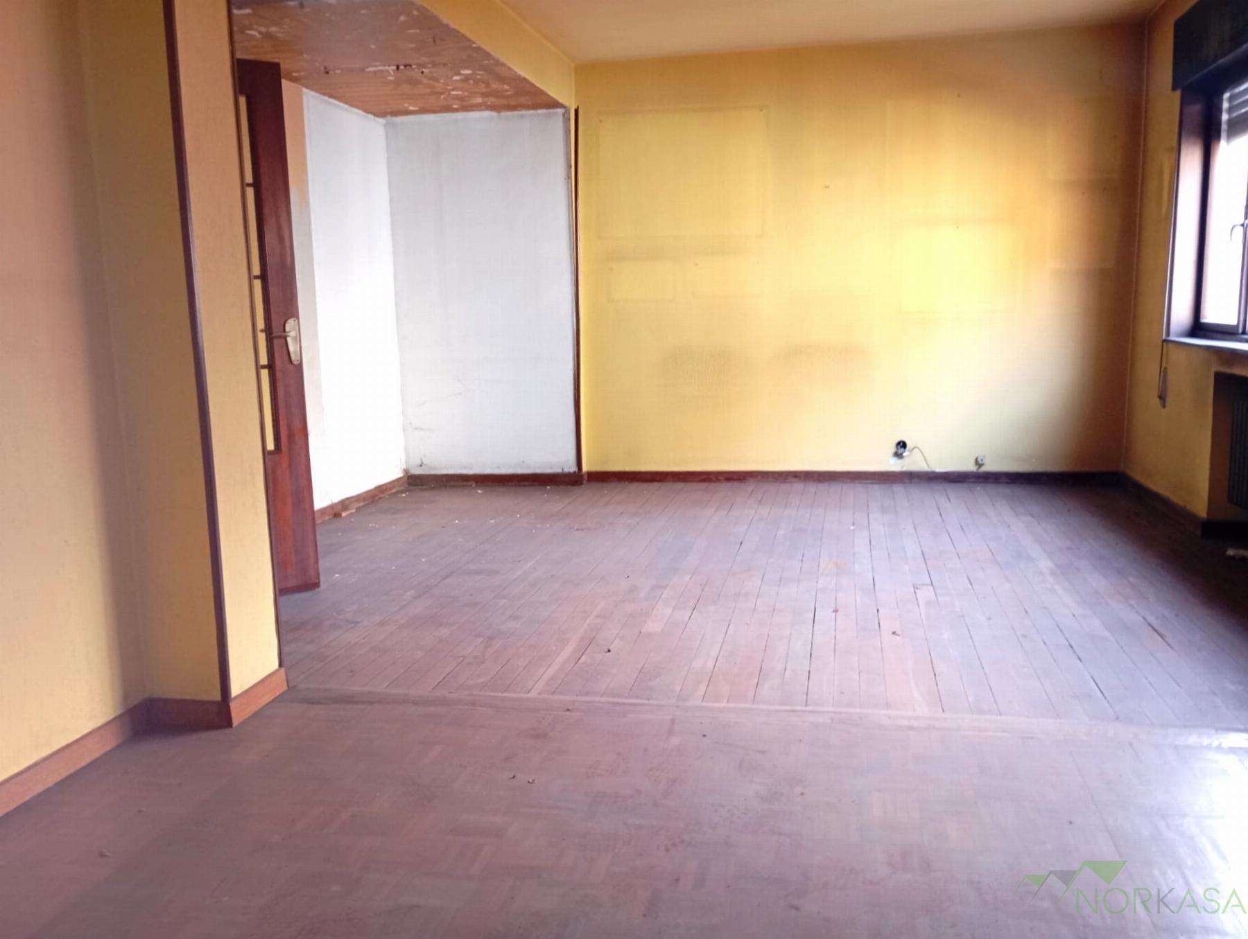 For sale of flat in Langreo