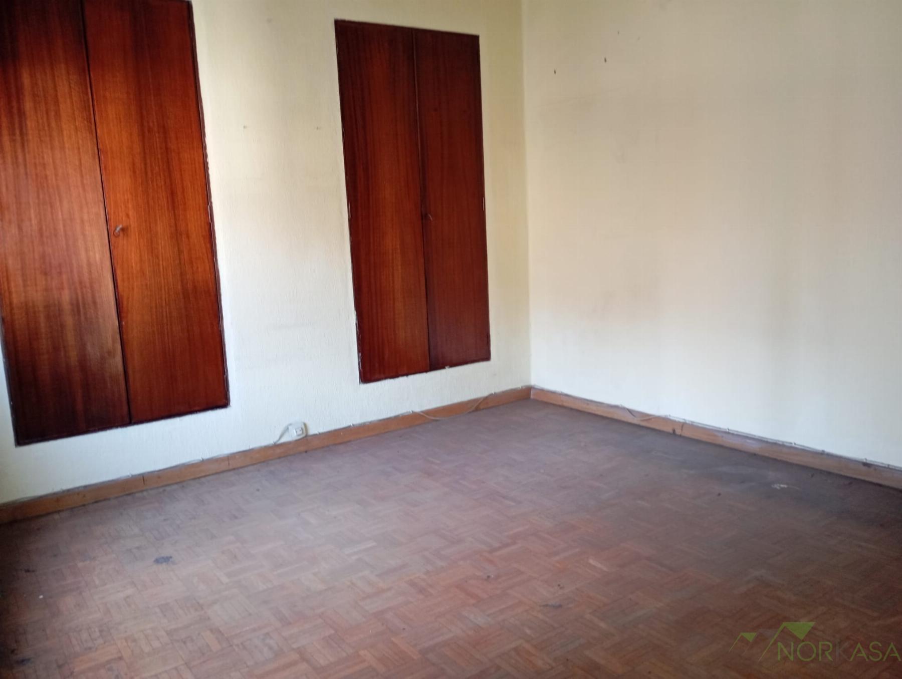 For sale of flat in Langreo