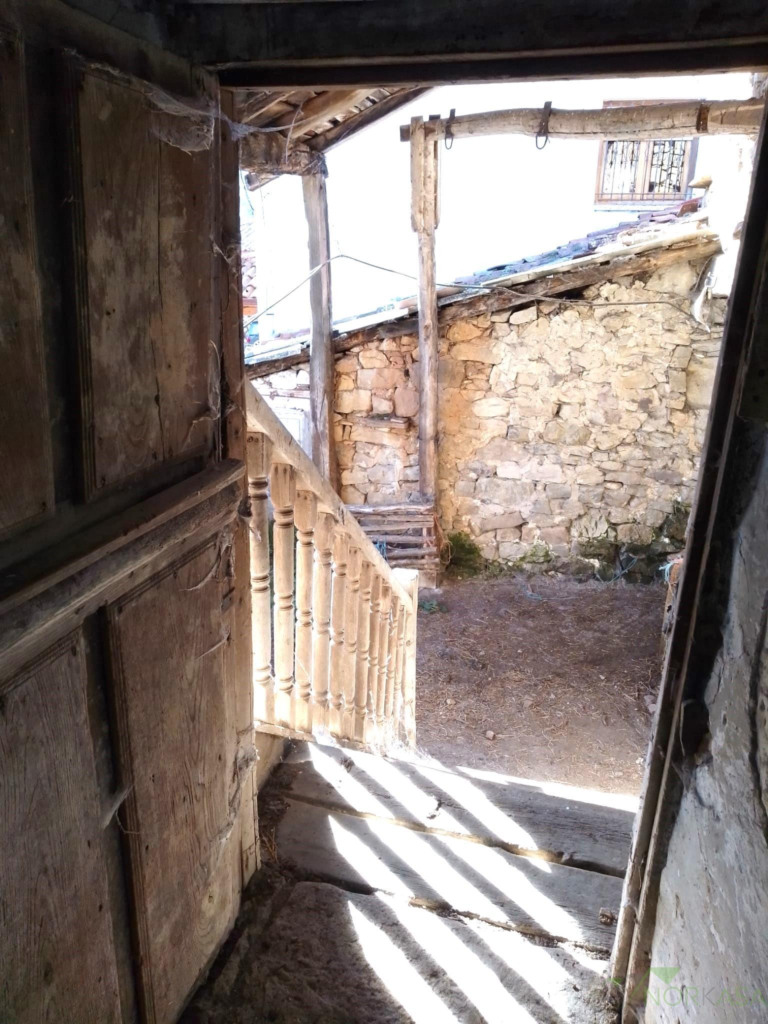 For sale of house in Quirós