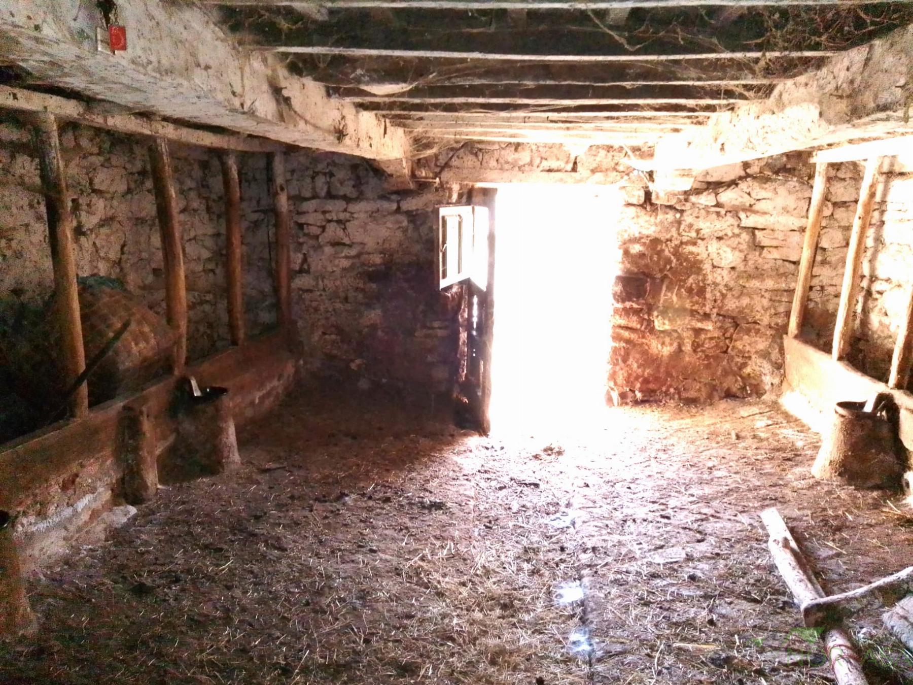 For sale of house in Quirós