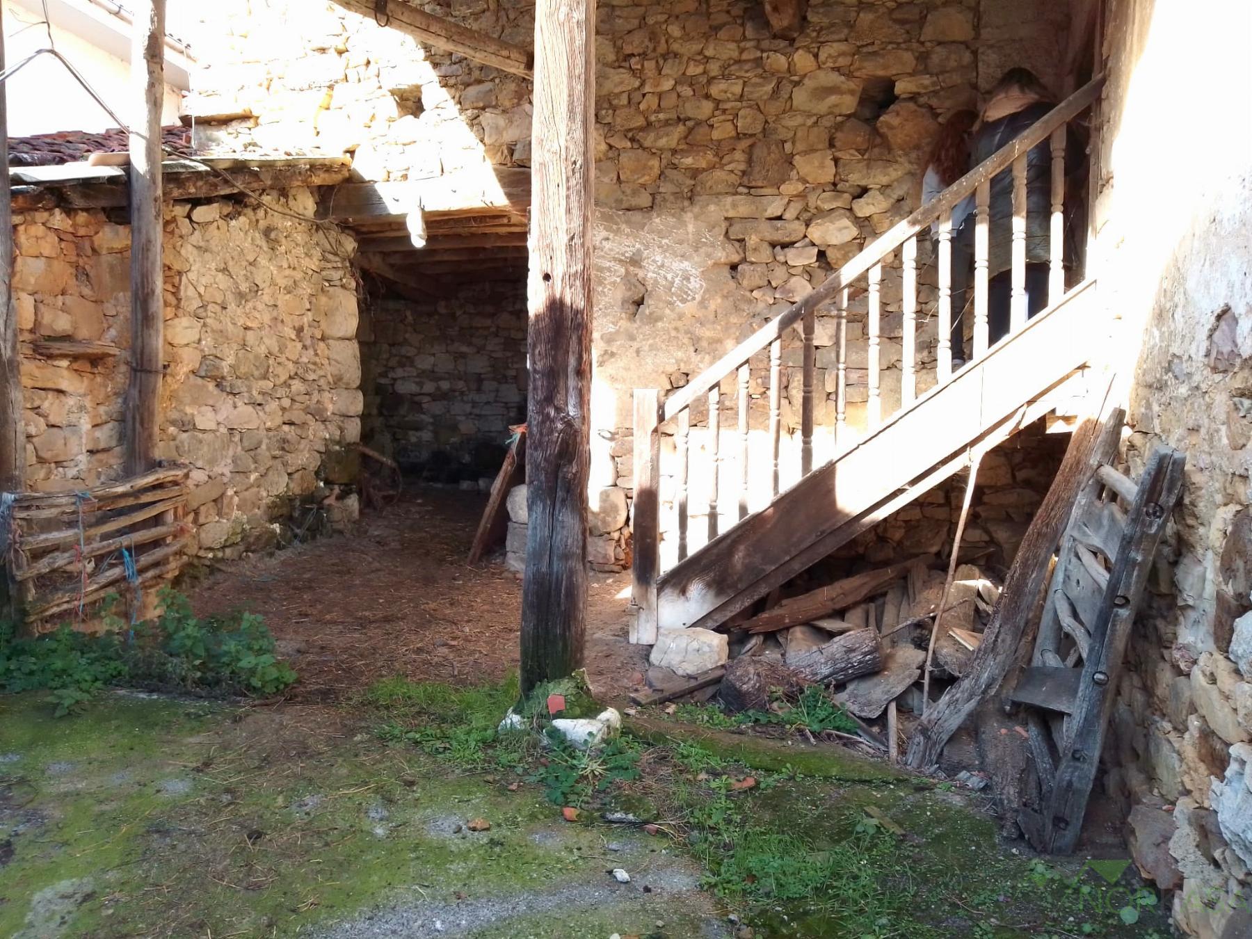 For sale of house in Quirós