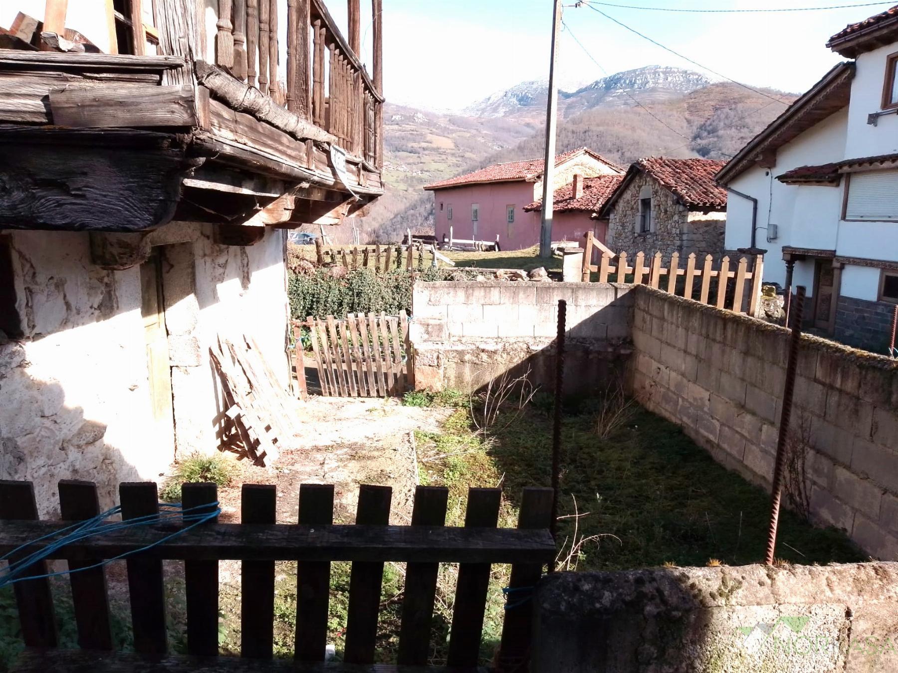 For sale of house in Quirós