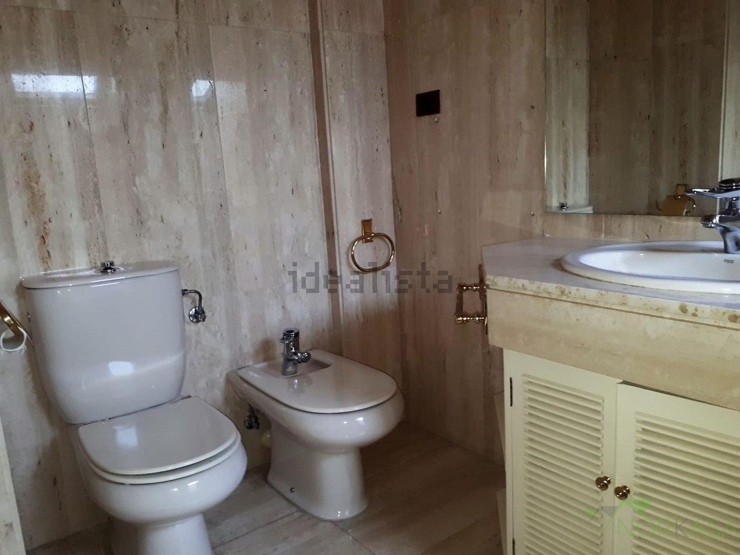For sale of duplex in Oviedo