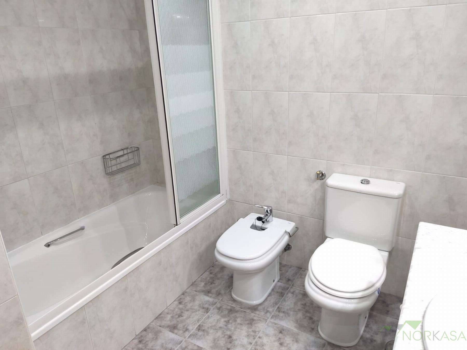 Suite bathroom