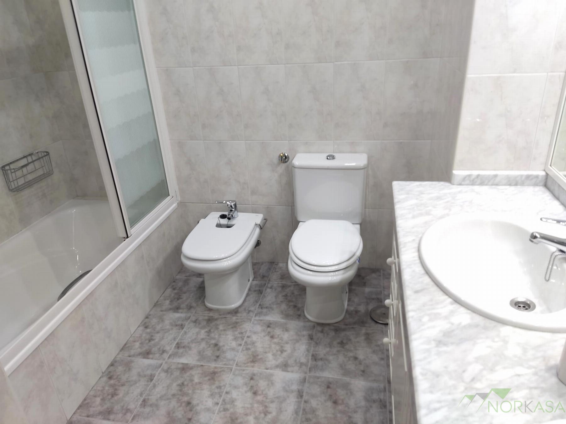 Suite bathroom
