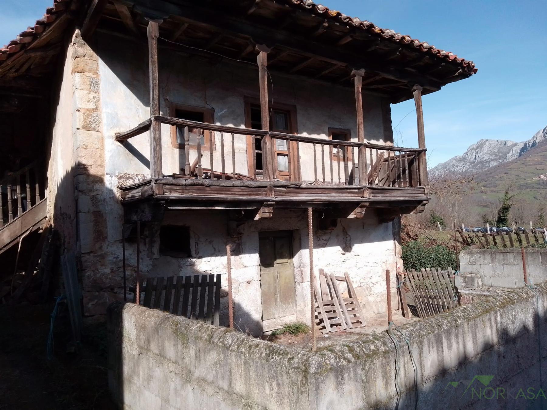 For sale of house in Quirós