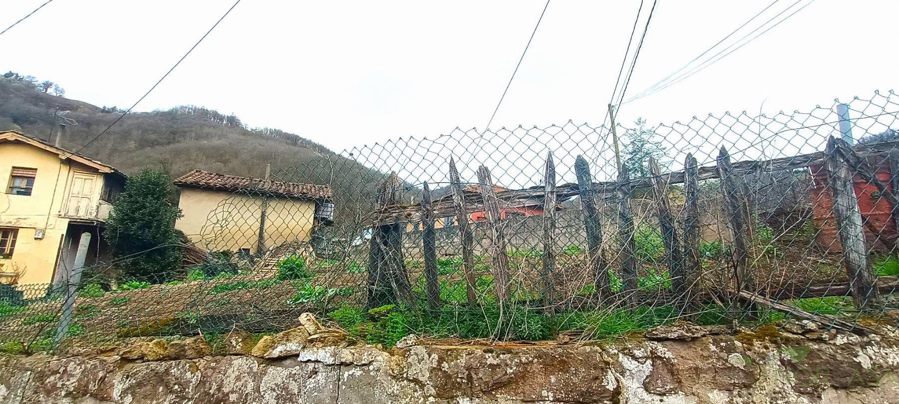 For sale of land in Mieres Concejo