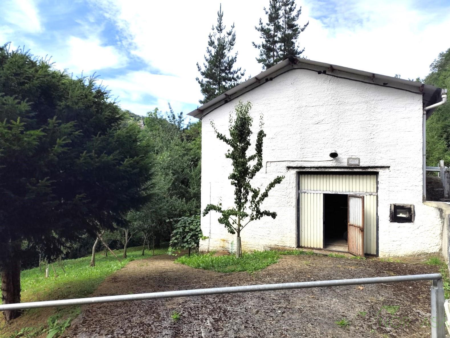 Venta de nave en Quirós