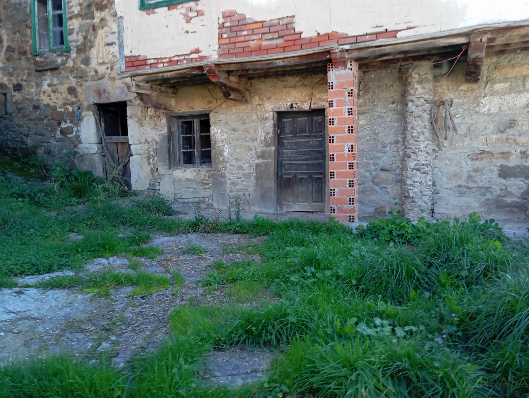 Venta de casa en Quirós