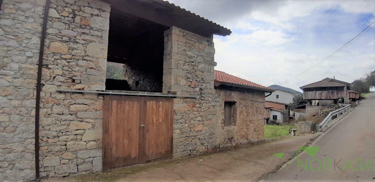 For sale of house in Candamo