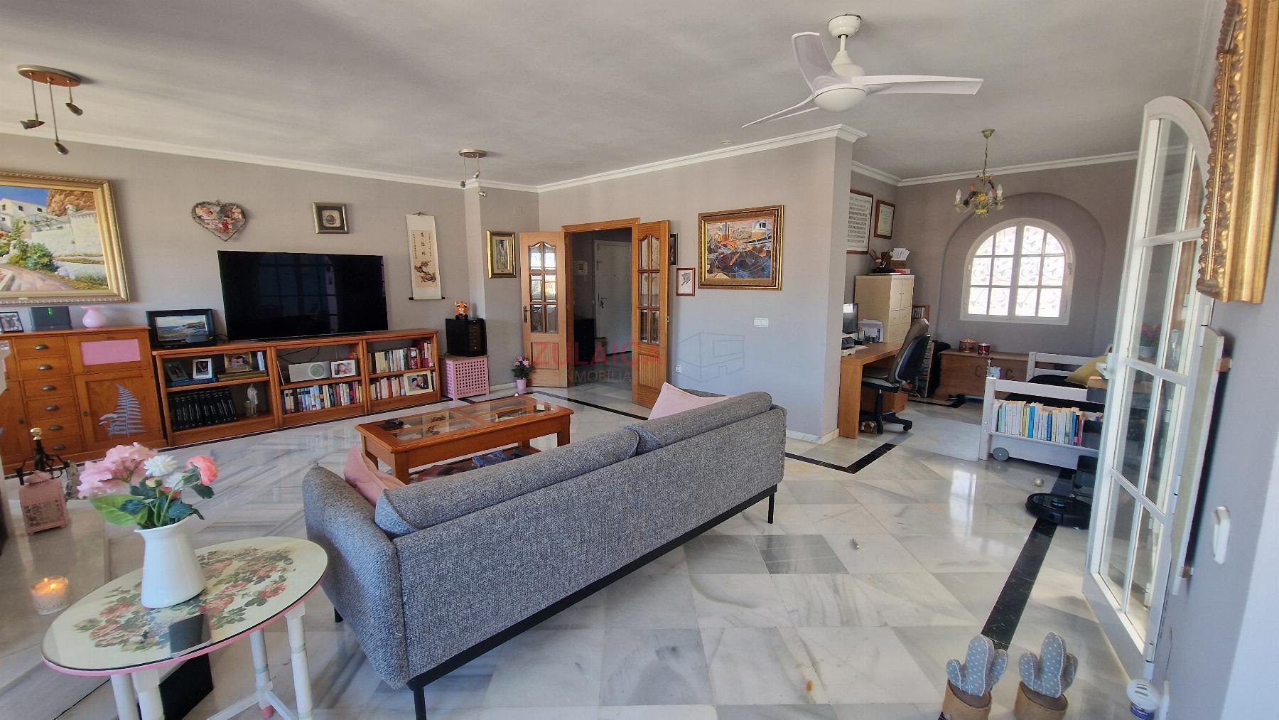 For sale of penthouse in Fuengirola