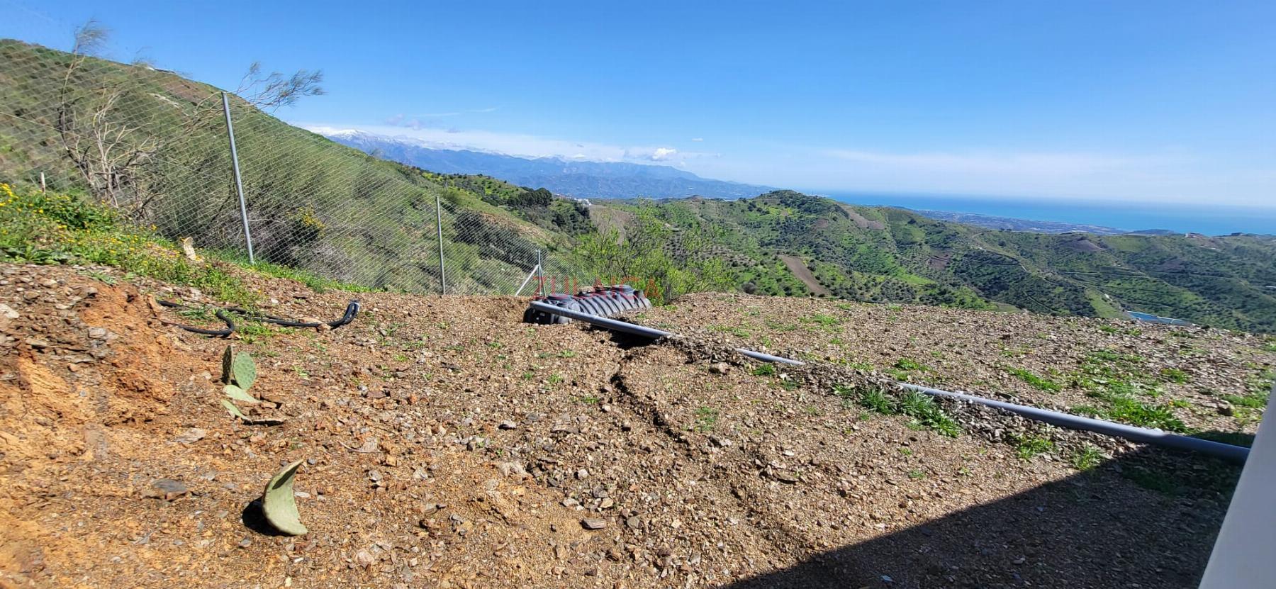 Venta de terreno en Moclinejo