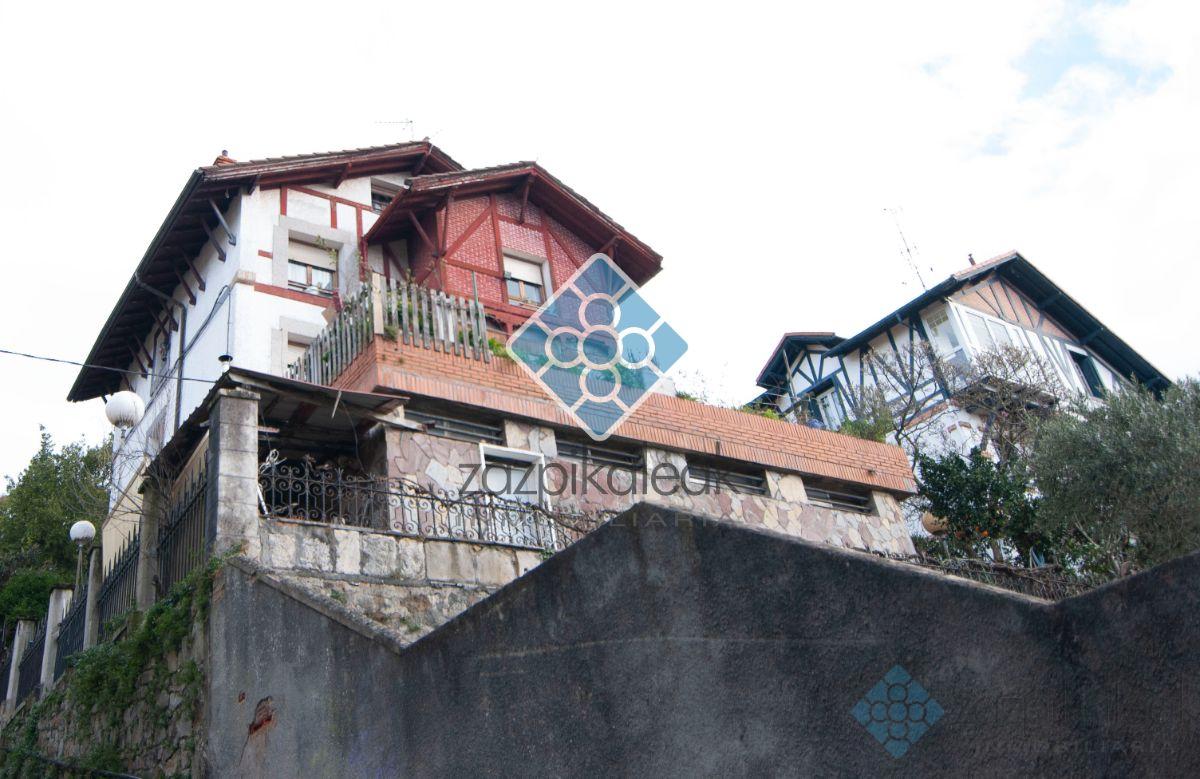 Zu verkaufen von chalet in
 Bilbao