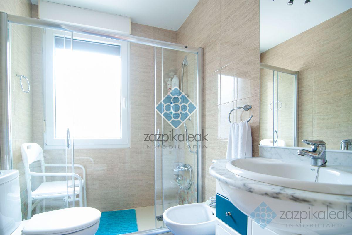 For sale of flat in Sestao