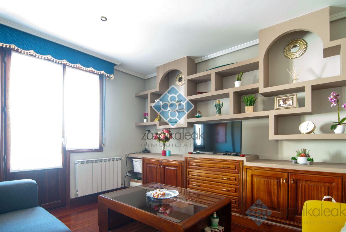 For sale of flat in Gautegiz Arteaga